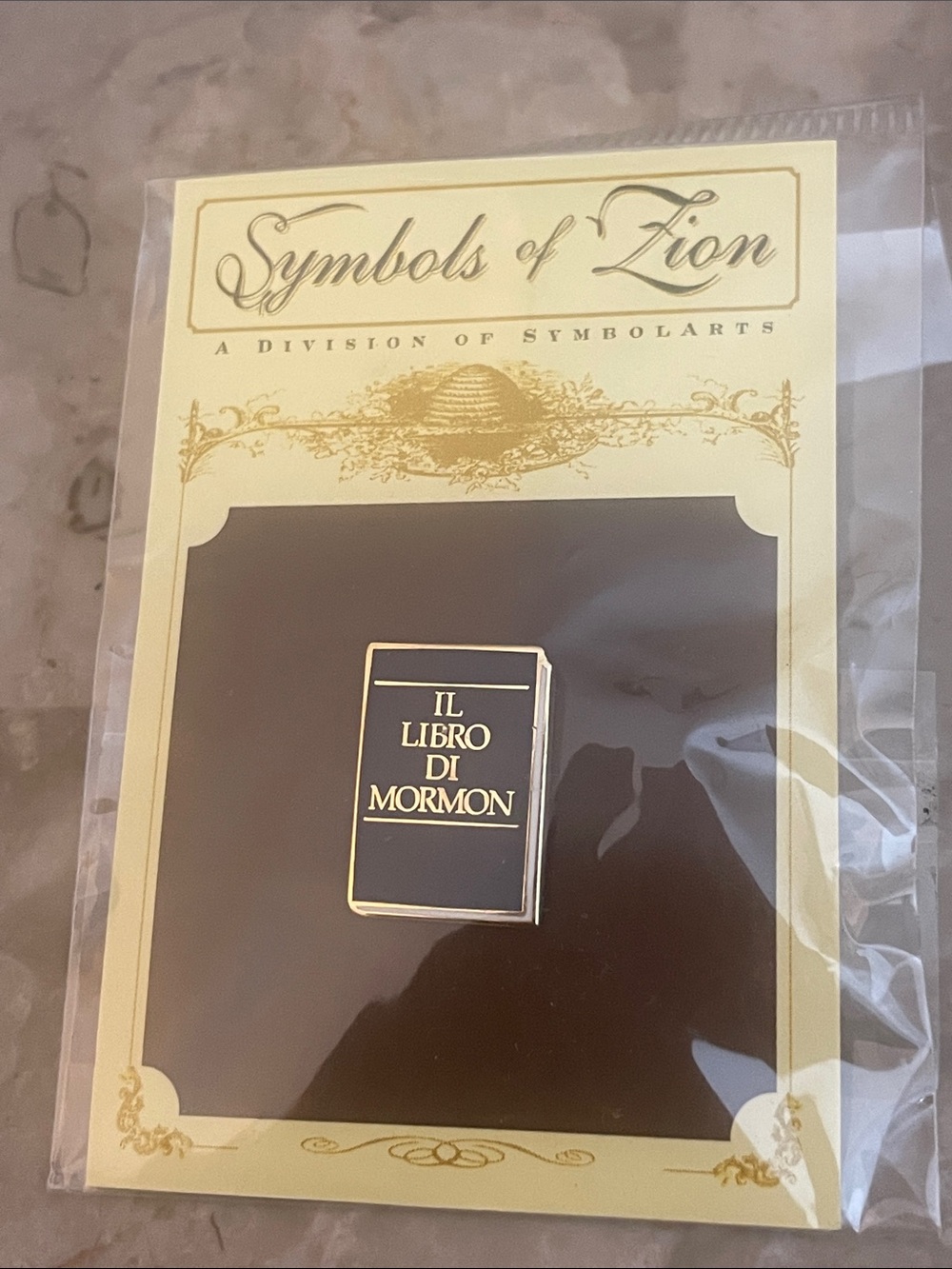 Miniature book reads "Il Libro di Mormon" Lapel pin Symbols of Zion!